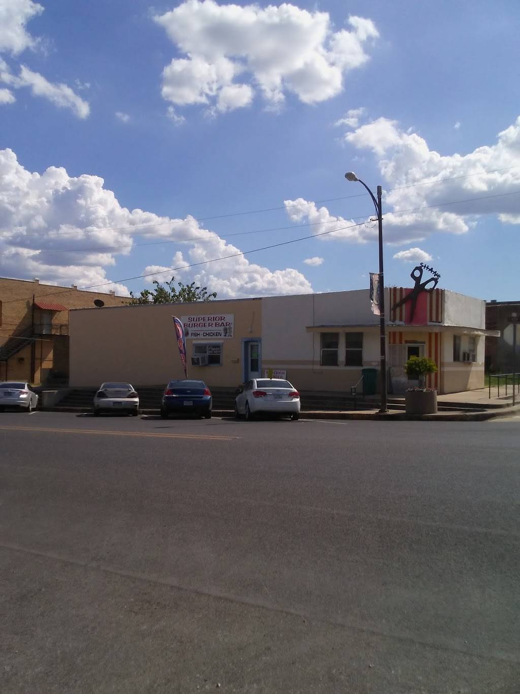 Superior Burger Bar | restaurant | 101 Central Ave, Elgin, TX 78621, USA | 5122854348 OR +1 512-285-4348