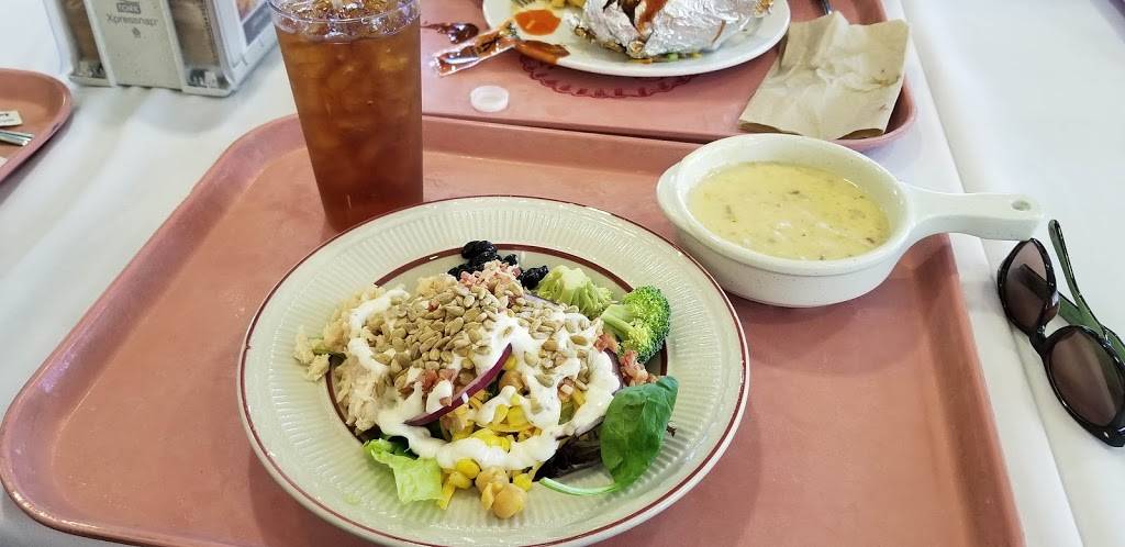 Diners Reef Dining Facility | restaurant | 8118 Hillsborough Loop Dr, Tampa, FL 33621, USA | 8138284998 OR +1 813-828-4998