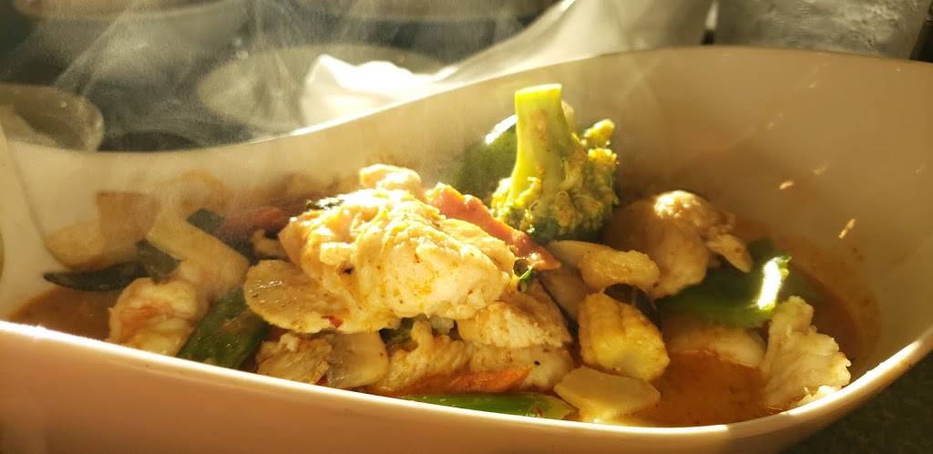 Iron Wok | restaurant | Suite 3108, 6630 Mills Civic Pkwy, West Des Moines, IA 50266, USA | 5152242100 OR +1 515-224-2100