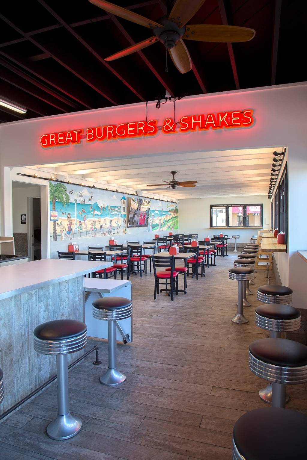 Biggies Burgers | restaurant | 4631 Mission Blvd, San Diego, CA 92109, USA | 8582634433 OR +1 858-263-4433