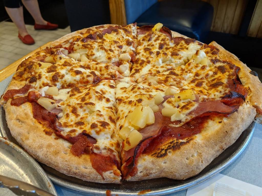 Gigi Pizzeria | restaurant | 302 Chemin du Bord-du-Lac, Pointe-Claire, QC H9S 4L5, Canada | 5146974587 OR +1 514-697-4587