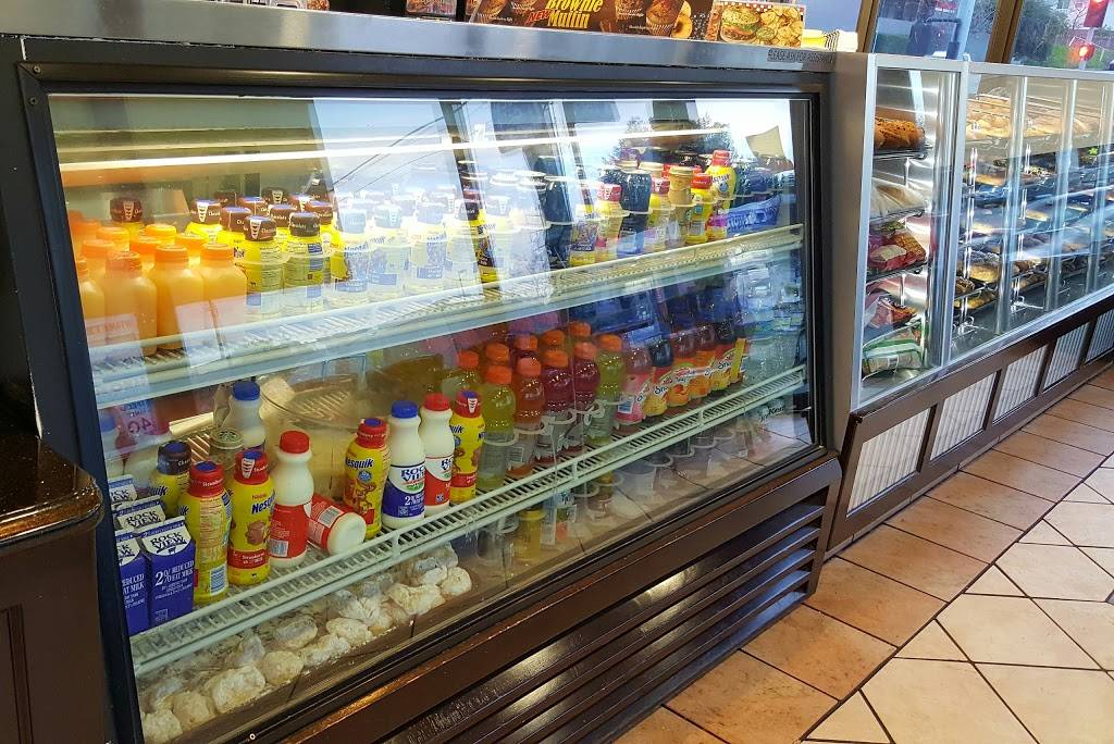 Yum Yum Donuts | cafe | 13501 Hubbard St, Sylmar, CA 91342, USA | 8183679800 OR +1 818-367-9800