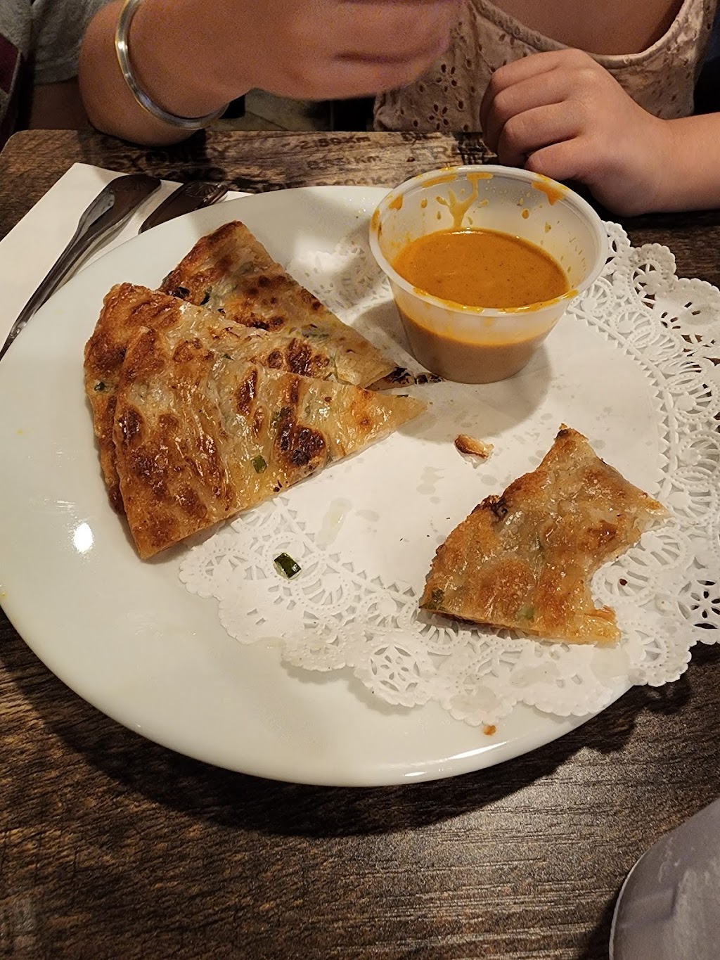 Zhus Kitchen | restaurant | 1700 Altamont Ave, Schenectady, NY 12303, USA | 5183565555 OR +1 518-356-5555