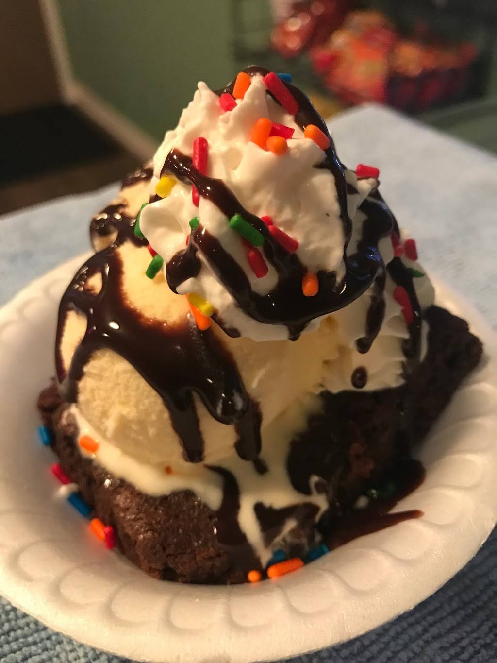 Pirtles Famous Ice Cream | restaurant | 5533, 1040 Carlyle Ave, Belleville, IL 62221, USA | 6182349904 OR +1 618-234-9904