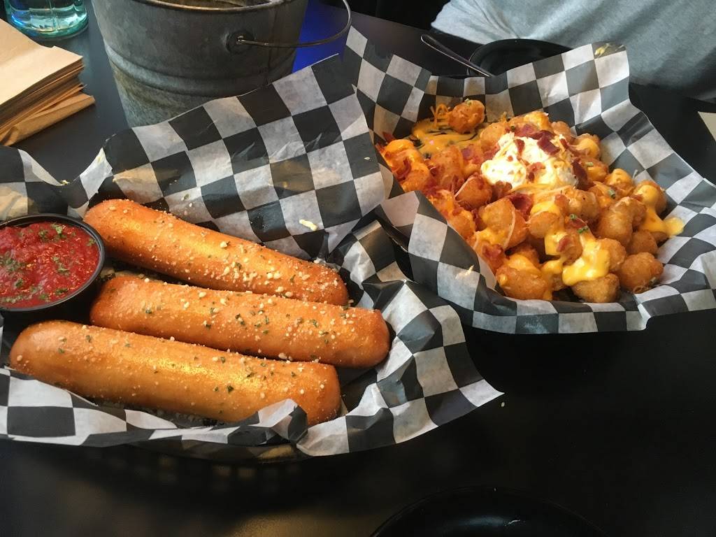 Duffs Famous Wings | restaurant | 3090 Orchard Park Rd, Buffalo, NY 14224, USA | 7166747212 OR +1 716-674-7212