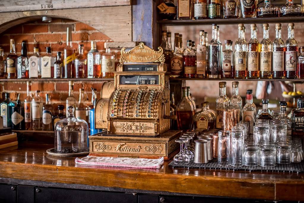 The Saloon Ventura | restaurant | 456 E Main St, Ventura, CA 93003, USA | 8056678550 OR +1 805-667-8550