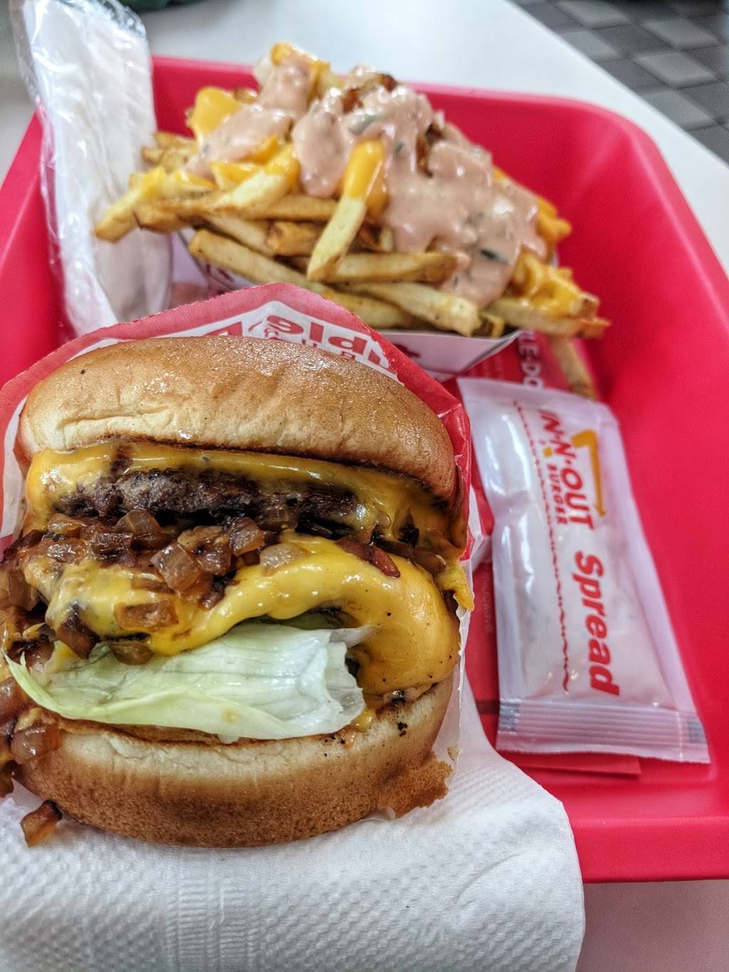 In-N-Out Burger | restaurant | 15575 Hesperian Blvd, San Leandro, CA 94579, USA | 8007861000 OR +1 800-786-1000