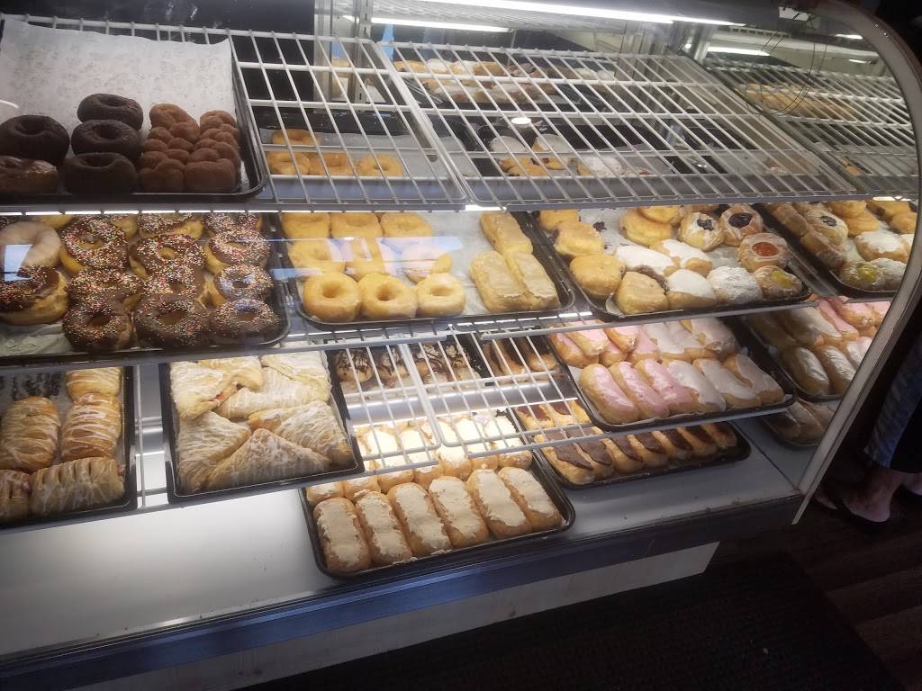 Dough Co. Doughnuts & Coffee | restaurant | 801 Boulevard St B, Dover, OH 44622, USA | 3308270700 OR +1 330-827-0700