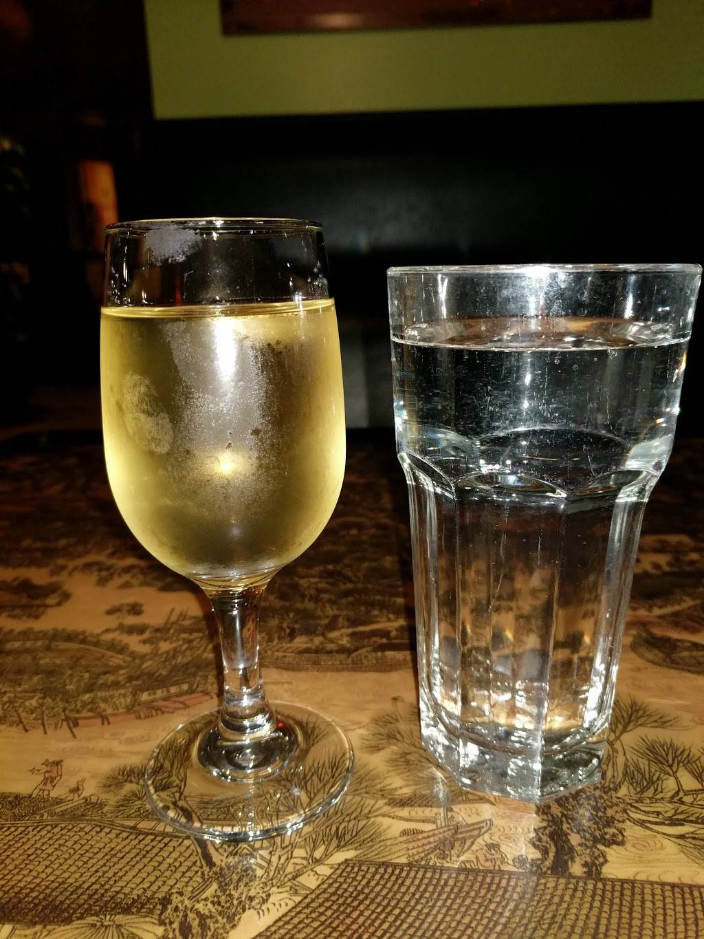 August Moon | restaurant | 405 NW 23rd Ave, Portland, OR 97210, USA | 5032489040 OR +1 503-248-9040