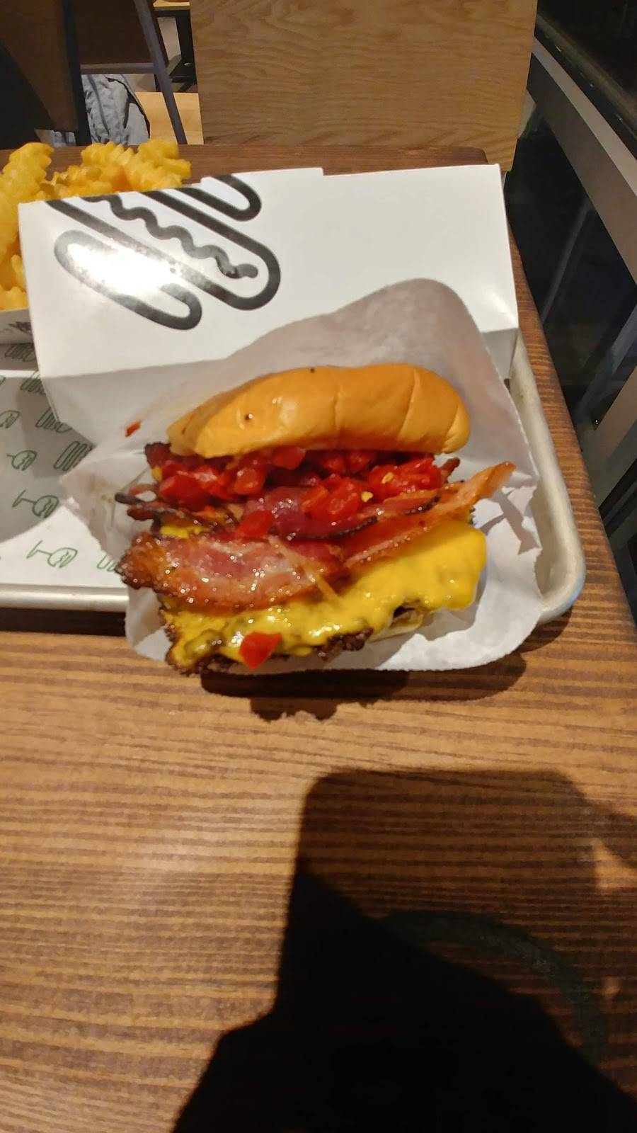 Shake Shack | restaurant | 379 N Central Ave, Hartsdale, NY 10530, USA | 9145298801 OR +1 914-529-8801