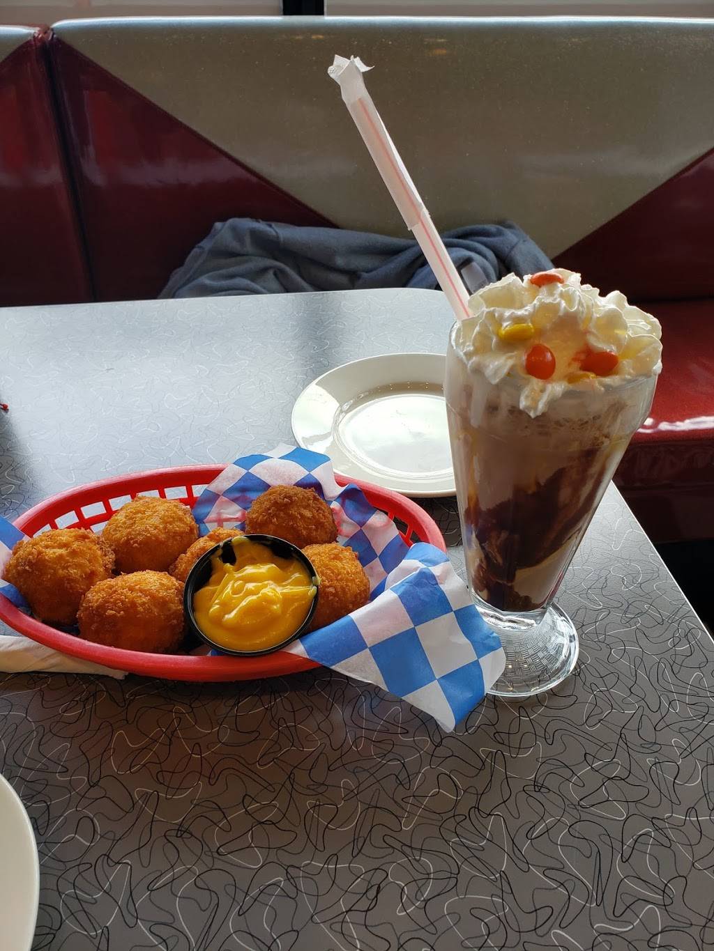 KCs Classic Burger Bar - Seekonk | restaurant | 1379 Fall River Ave, Seekonk, MA 02771, USA | 5085571723 OR +1 508-557-1723