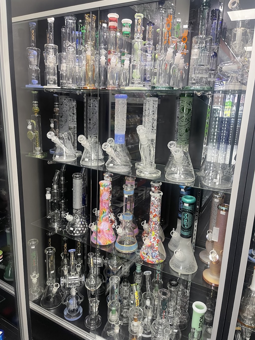 Pipe Emporium | meal takeaway | 733 Middle Country Rd, St James, NY 11780, USA | 6318323499 OR +1 631-832-3499