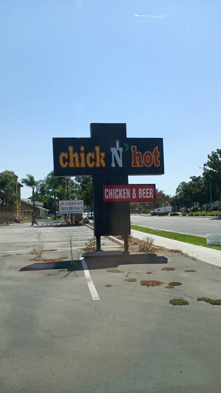 Chick N Hot | restaurant | 9844 Magnolia Ave, Riverside, CA 92503, USA | 9515888257 OR +1 951-588-8257