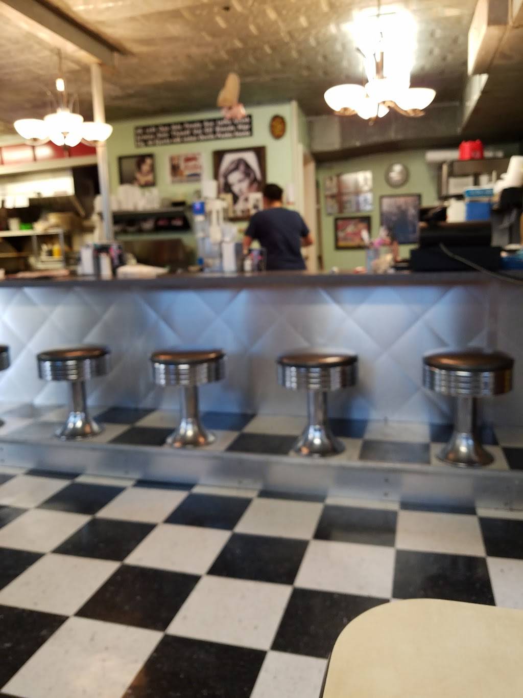 Boomarang Diner | restaurant | 3244 S Cherokee Dr, Muskogee, OK 74403, USA | 9186813377 OR +1 918-681-3377