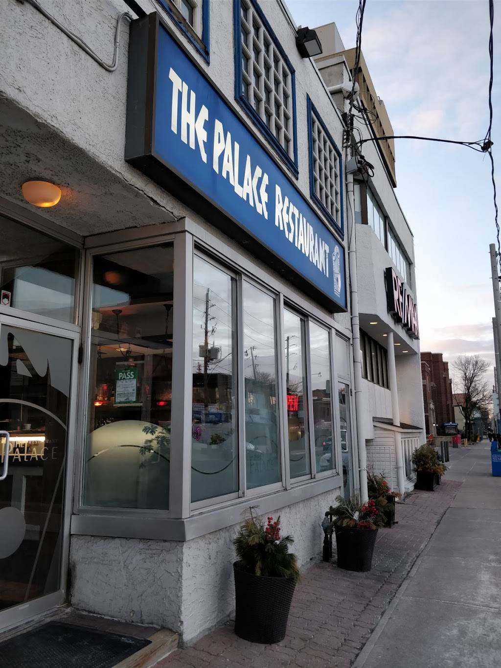 Palace Restaurant | restaurant | 722 Pape Ave, Toronto, ON M4K 3S7, Canada | 4164621166 OR +1 416-462-1166