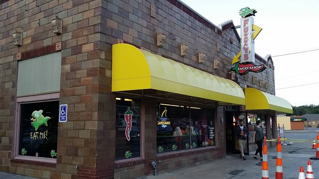 Fuzzys Taco Shop | restaurant | 2614 SW 17th St, Topeka, KS 66604, USA | 7857308090 OR +1 785-730-8090