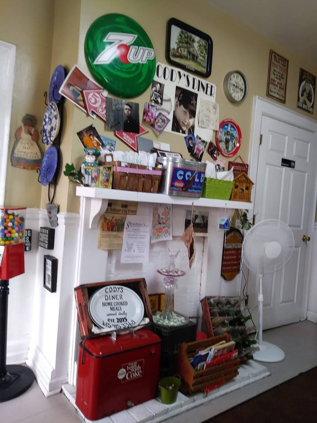 Codys Diner | restaurant | 113 Cumberland St, Ashland City, TN 37015, USA | 6154153368 OR +1 615-415-3368
