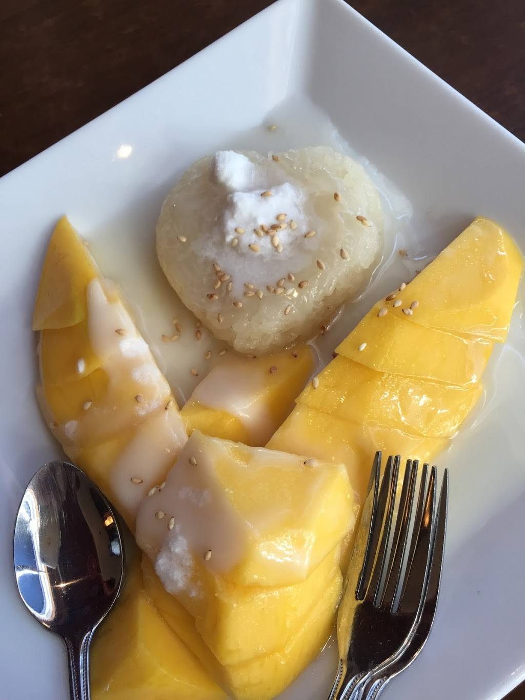 Sukothai Restaurant | restaurant | 2055 Winston Park Dr, Oakville, ON L6H 6P5, Canada | 9058299978 OR +1 905-829-9978