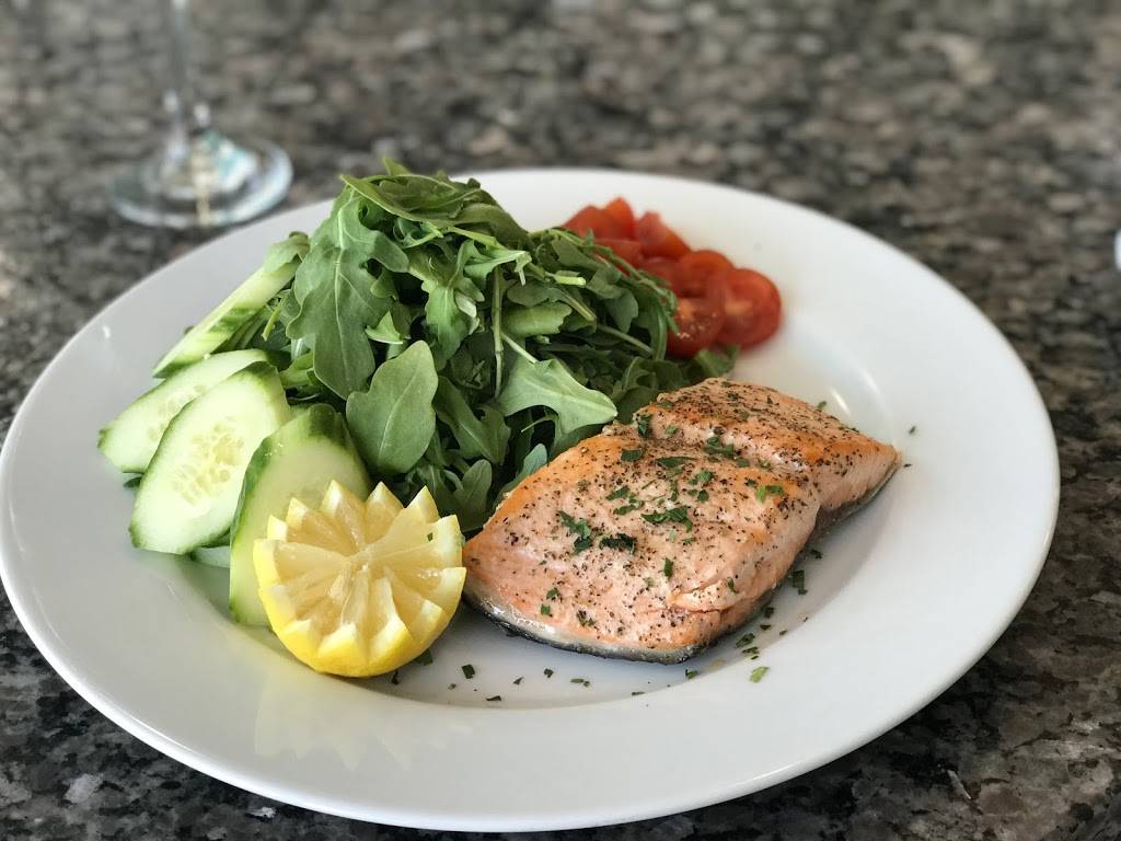 Ninos Restaurant & Bar | restaurant | 7 B Everett St, Revere, MA 02151, USA | 7816293494 OR +1 781-629-3494