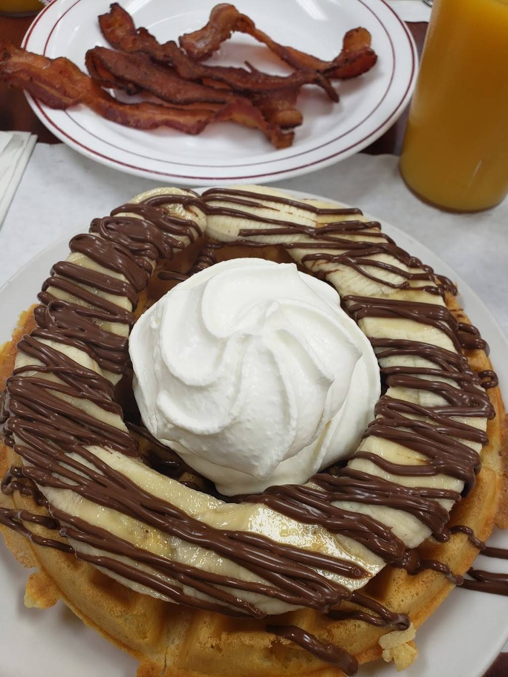 Maggies On Meeker | restaurant | 307 W Meeker St, Kent, WA 98032, USA | 2538524116 OR +1 253-852-4116