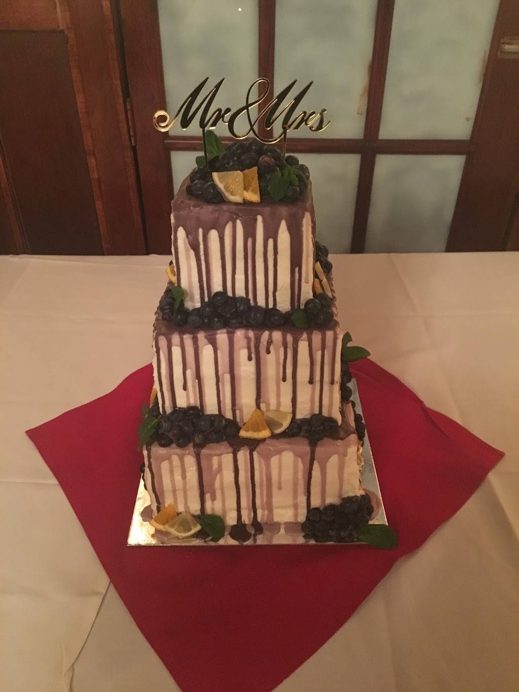 Johnnies Italian Restaurant | restaurant | 4201 Comly St, Philadelphia, PA 19135, USA | 2155339920 OR +1 215-533-9920