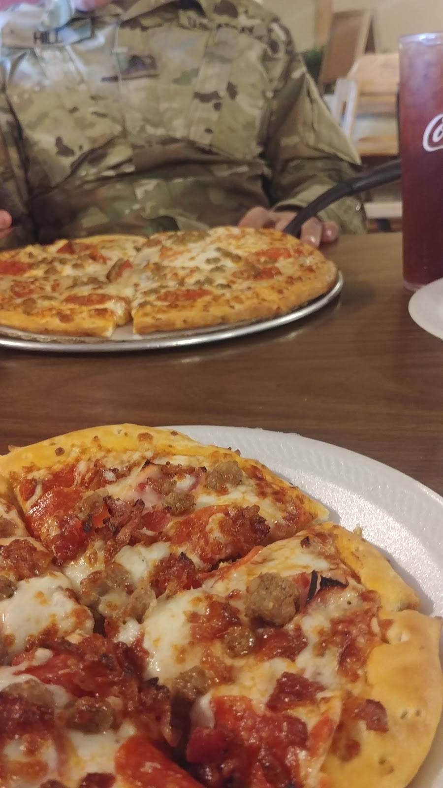 Snappys Pizza | restaurant | 21 E Main St, Hohenwald, TN 38462, USA | 9317964832 OR +1 931-796-4832