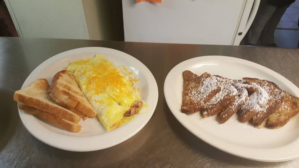 The Hungry Moose & Drunken Moose Lounge | restaurant | 4808 W Farmington Rd, Peoria, IL 61604, USA | 3092131407 OR +1 309-213-1407