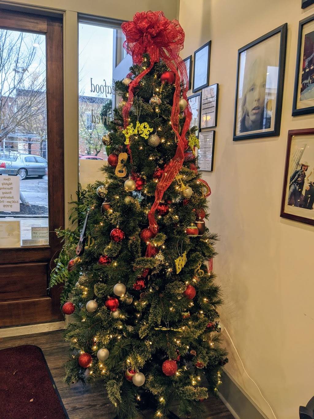 Famous Mikes | restaurant | 524 Poplar St, Macon, GA 31201, USA | 4782001122 OR +1 478-200-1122