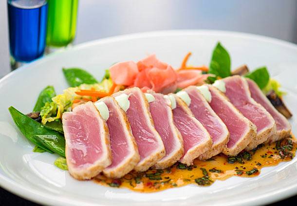 Legends Sports Bar & Grill | restaurant | 111 Crawford Ave, Conshohocken, PA 19428, USA | 6102609400 OR +1 610-260-9400