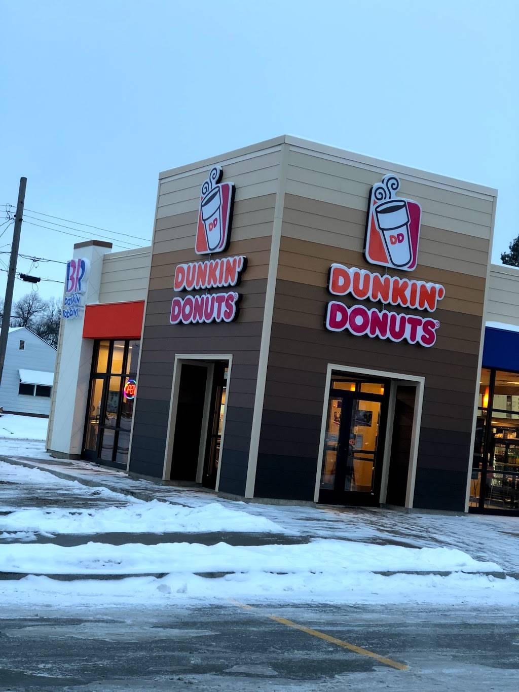Dunkin | bakery | 820 W Jackson St, Macomb, IL 61455, USA | 3094210337 OR +1 309-421-0337