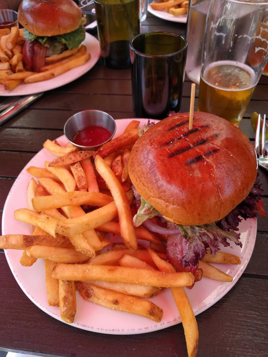 Farmhouse Evanston | restaurant | 703 Church St, Evanston, IL 60201, USA | 8474929700 OR +1 847-492-9700