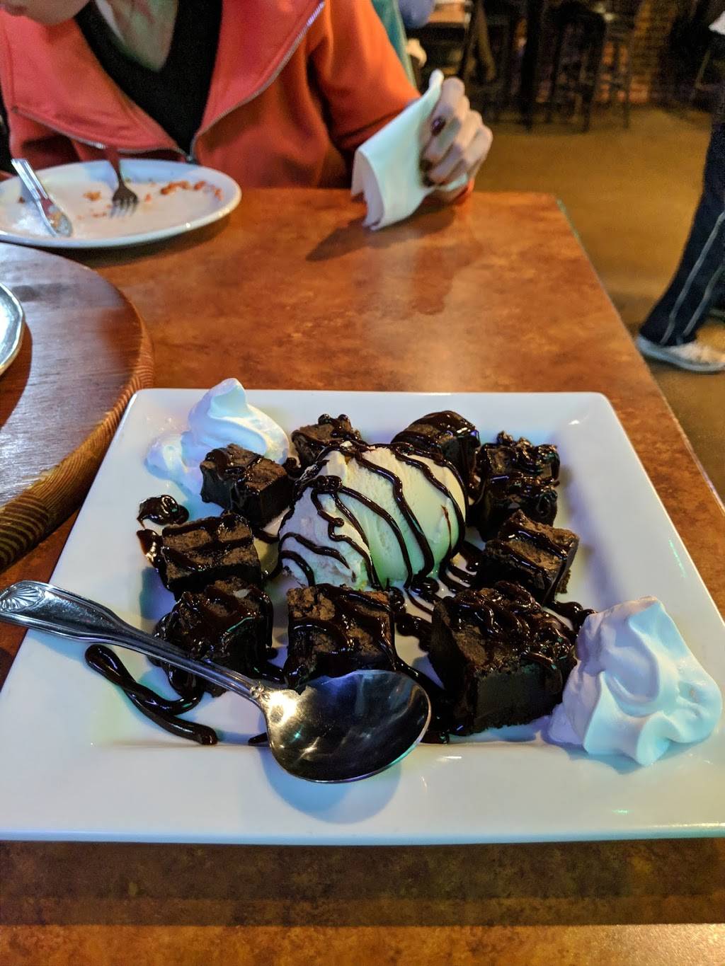 Kapones Sports Tavern | restaurant | 24301 Harper Ave, St Clair Shores, MI 48080, USA | 5862005242 OR +1 586-200-5242