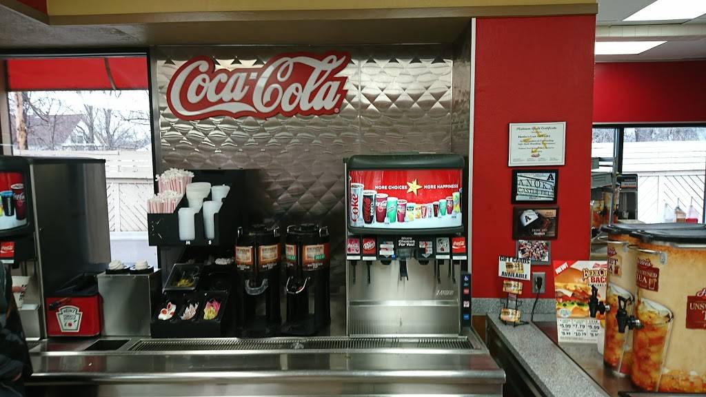 Hardees | restaurant | 703 E Main St, Anoka, MN 55303, USA | 7634211158 OR +1 763-421-1158