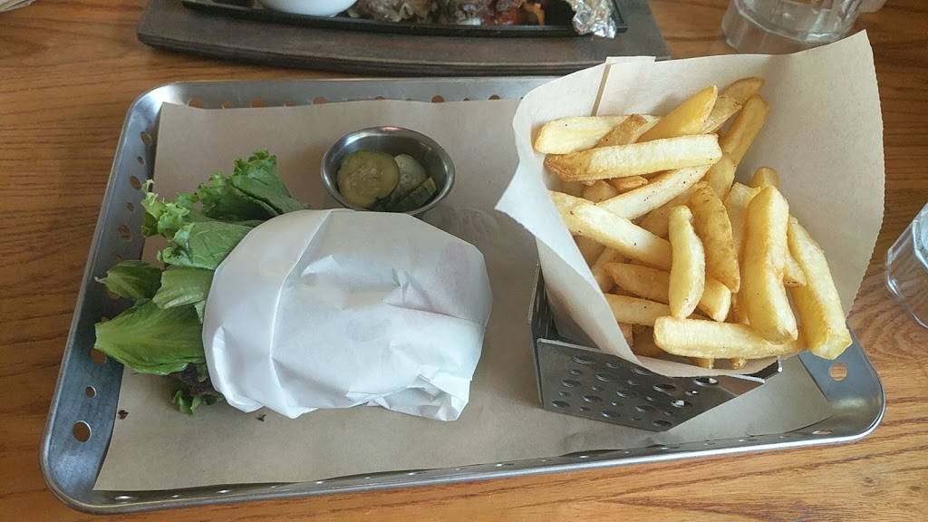 Chilis Grill & Bar | meal takeaway | 19071 Golden Valley Rd, Santa Clarita, CA 91387, USA | 6612992588 OR +1 661-299-2588