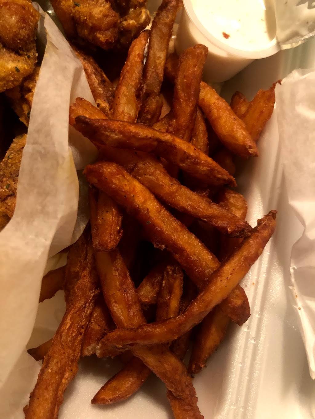 Dixie Queen | restaurant | 4062 S 3rd St, Memphis, TN 38109, USA | 9017855635 OR +1 901-785-5635