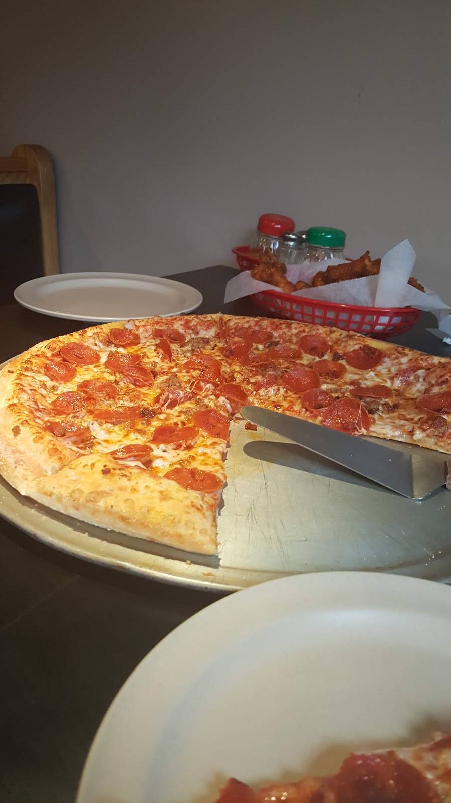 Upper Crust Pizza Co | restaurant | 102 Hexham Dr, Lynchburg, VA 24502, USA | 4342374321 OR +1 434-237-4321