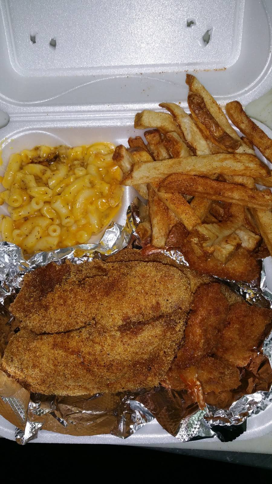 Ts Place | restaurant | 20005 Harvard Ave, Warrensville Heights, OH 44122, USA | 2168600411 OR +1 216-860-0411