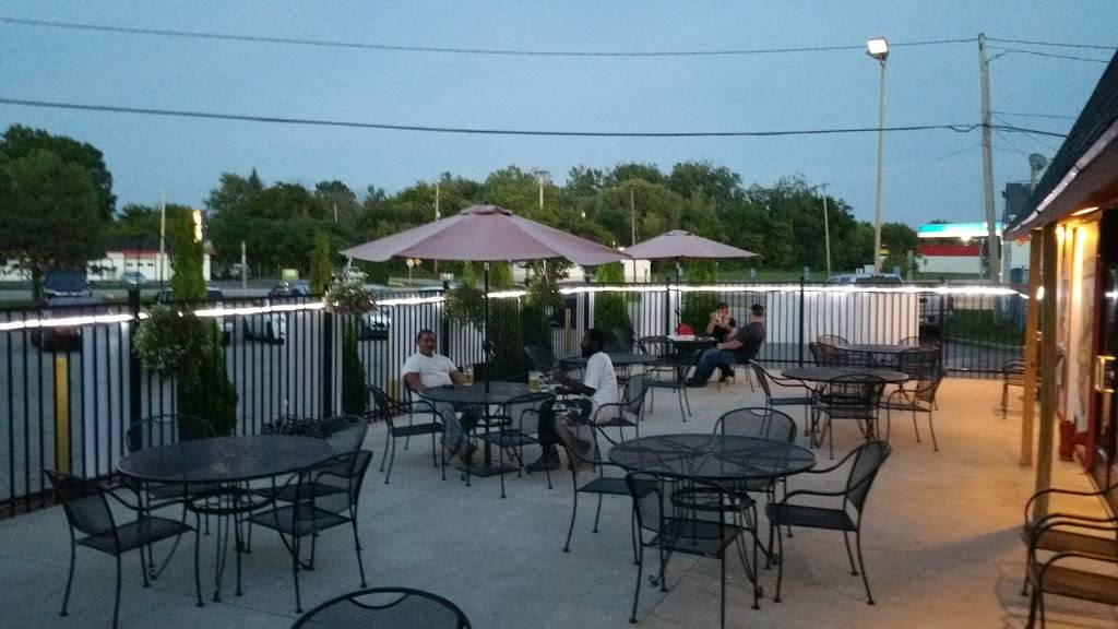 Kickers Sports Bar & Grill | restaurant | 5577 S Saginaw St, Flint, MI 48507, USA | 8106952060 OR +1 810-695-2060