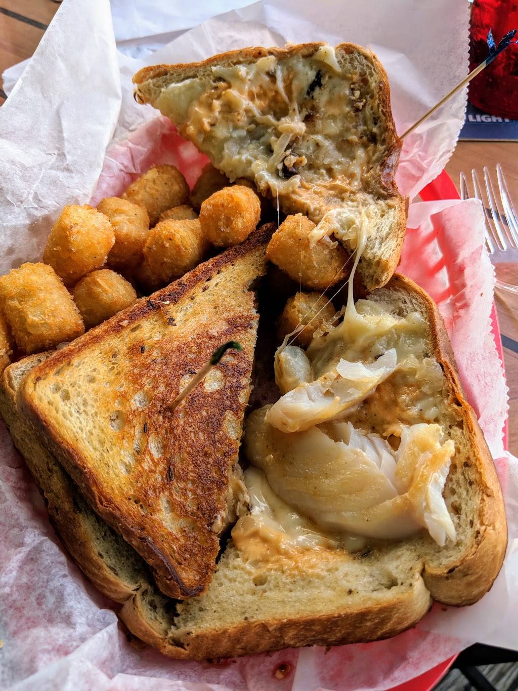 The Parrot Bar and Grill | restaurant | 1100 6th Ave S, Naples, FL 34102, USA | 2394357900 OR +1 239-435-7900