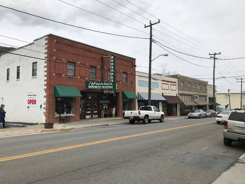 The Fountain Sandwich Fountain | restaurant | 19771 Main St, Buchanan, VA 24066, USA | 5402668803 OR +1 540-266-8803