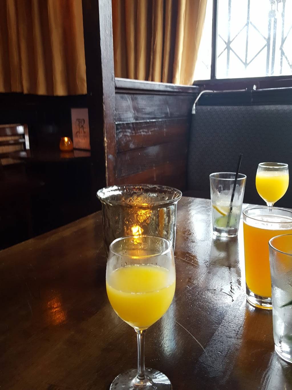 R Bar | restaurant | 3331 W 8th St, Los Angeles, CA 90005, USA | 2133877227 OR +1 213-387-7227