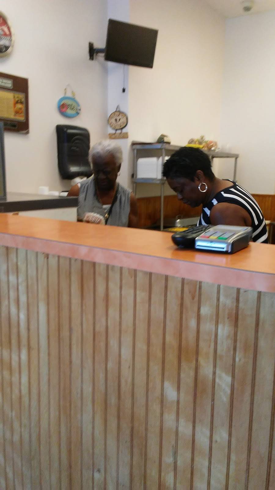 Deborahs Kitchen | restaurant | 2608 W Girard Ave, Philadelphia, PA 19130, USA | 2157633327 OR +1 215-763-3327