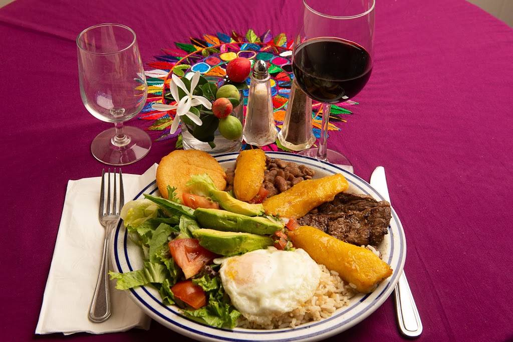 Bertas Latin Cuisine | restaurant | 3928 Twiggs St, San Diego, CA 92110, USA | 6192952343 OR +1 619-295-2343