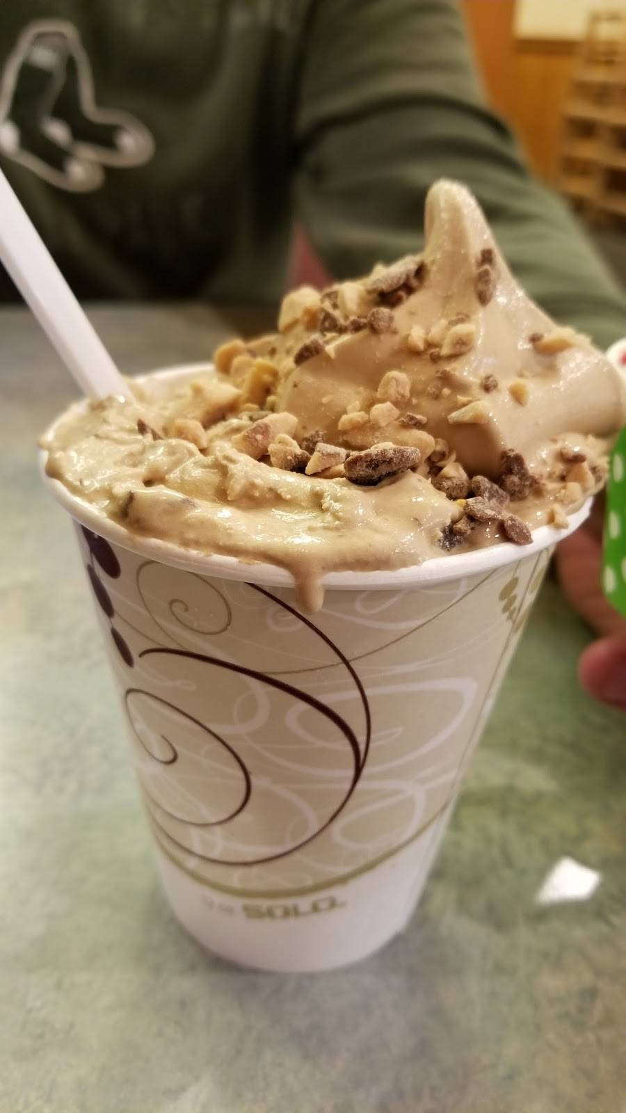 Summer House | restaurant | 552 College Hwy, Southwick, MA 01077, USA | 4135693581 OR +1 413-569-3581