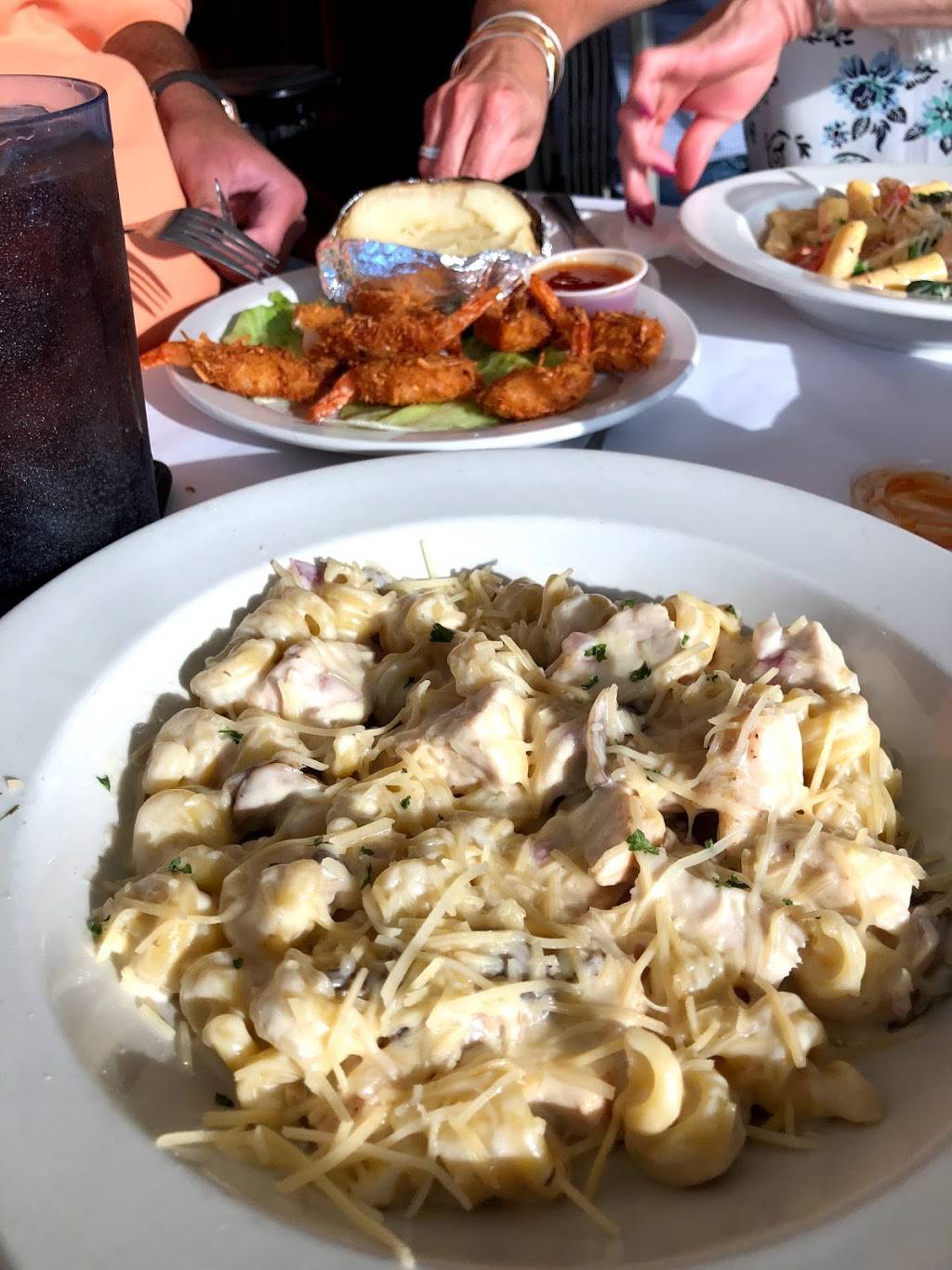 Dockers | restaurant | 33 W Grand Ave, Fox Lake, IL 60020, USA | 8479730033 OR +1 847-973-0033