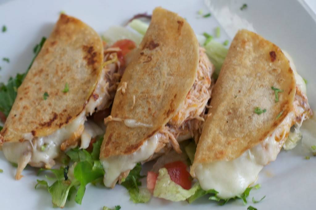 El Nuevo Mexicano Restaurant | restaurant | 2914 N Clark St, Chicago, IL 60657, USA | 7735282131 OR +1 773-528-2131