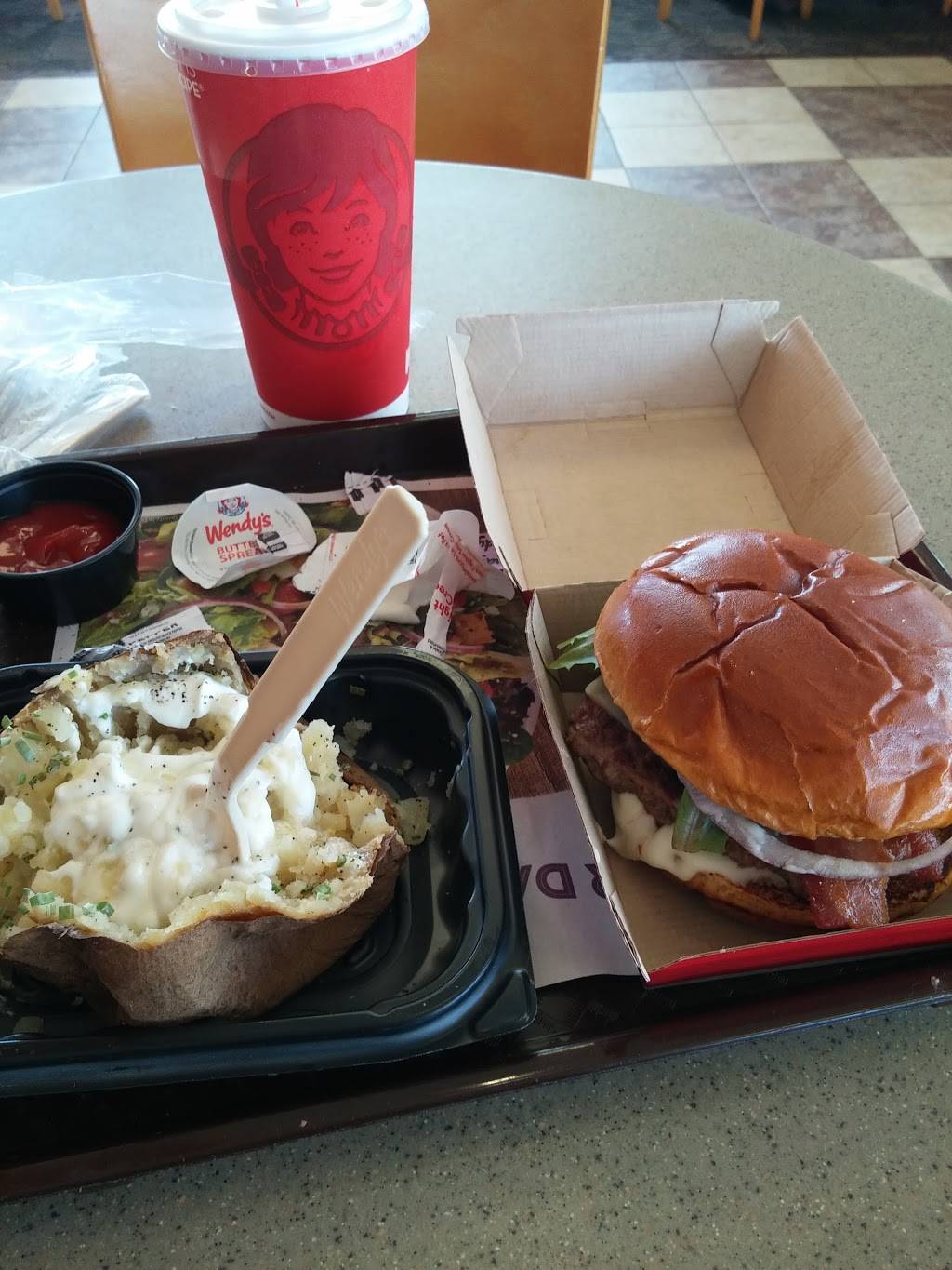 Wendys | restaurant | 525 E N Ave, Glendale Heights, IL 60139, USA | 6305450322 OR +1 630-545-0322