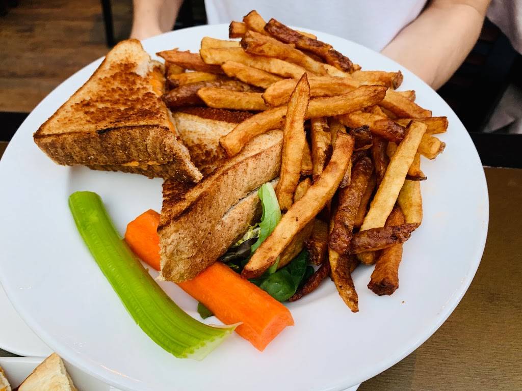 The Crooked Cue | restaurant | 3056 Bloor St W, Etobicoke, ON M8X 1C4, Canada | 4162367736 OR +1 416-236-7736