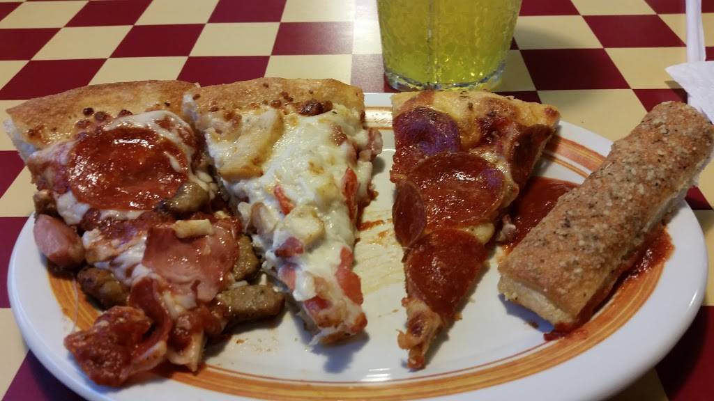 Pizza Hut | meal takeaway | 320 E 20th St, Dubuque, IA 52001, USA | 5635571920 OR +1 563-557-1920