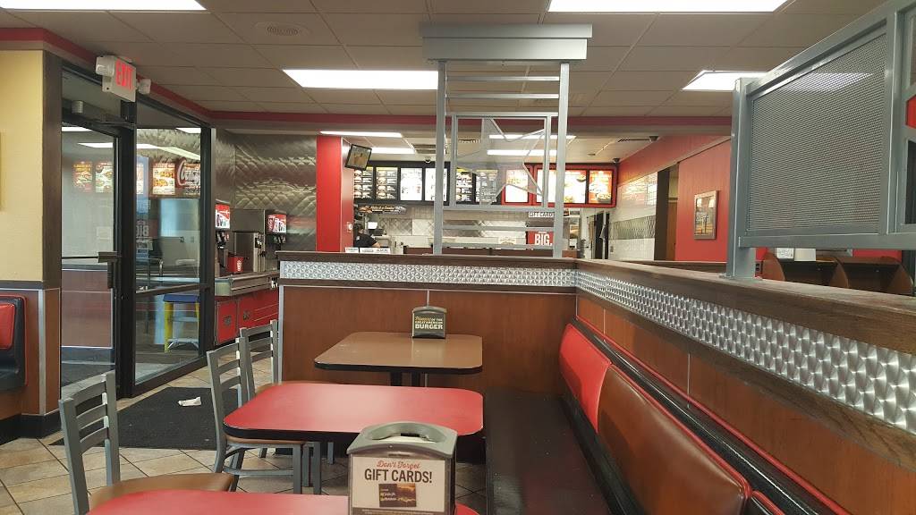 Hardees | restaurant | 12000 Hartman Dr, Edinburgh, IN 46124, USA | 8125265293 OR +1 812-526-5293